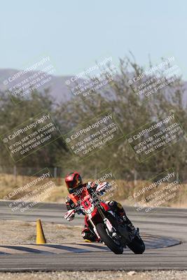 media/Dec-01-2025-Moto Forza (Mon) [[2daa91e15f]]/3-Beginner Group/Session 3 (Turn 3)/